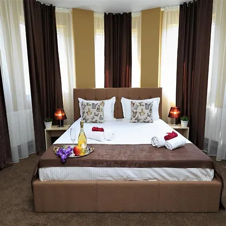 Hotel The White House 2*