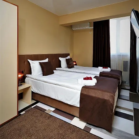 Hotel The White House 2*