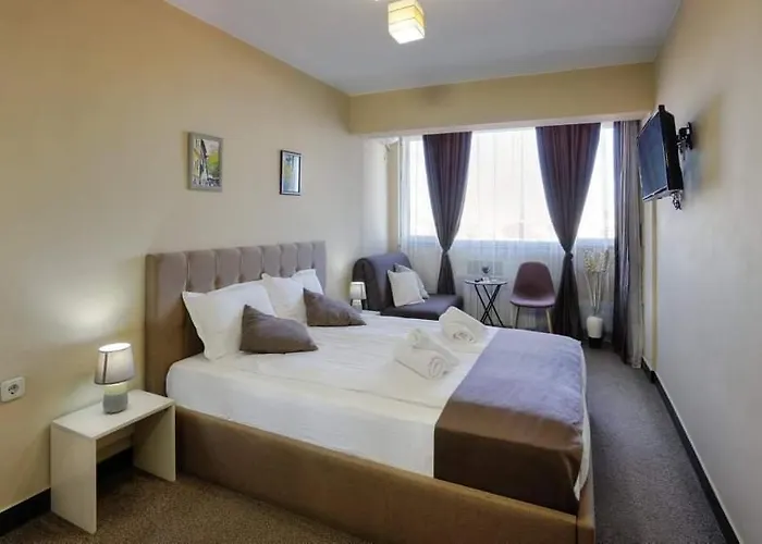 Otel The White House 2*