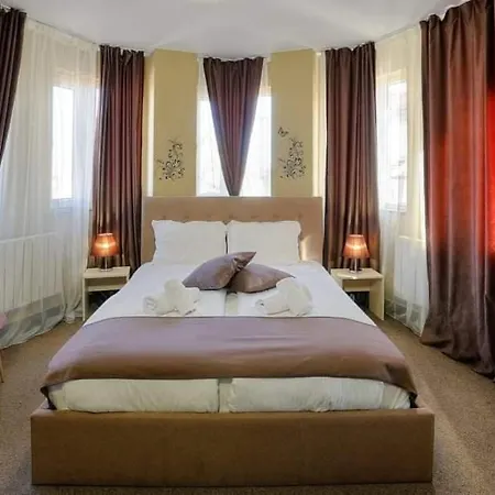 White House 4*