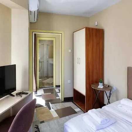 The White House فندق