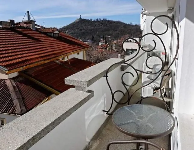 The White House Hotel 2*