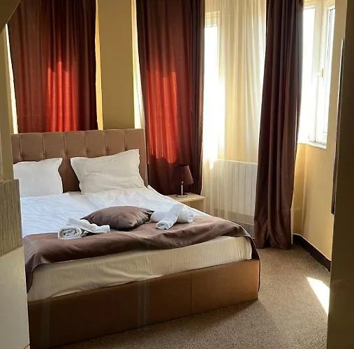 The White House Hotel 2*