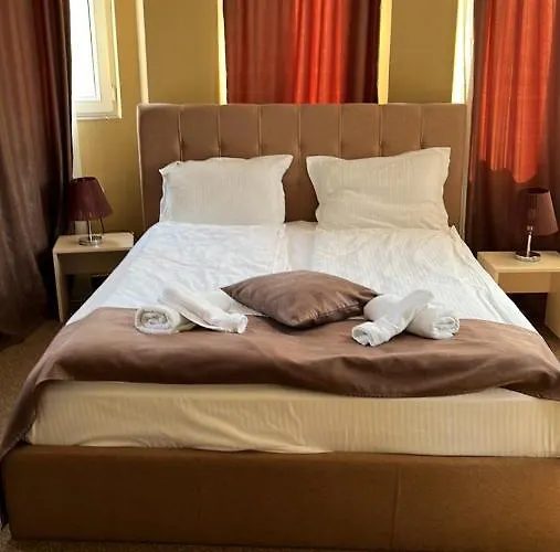 Hotel The White House 2*